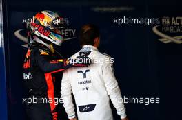 (L to R): Daniel Ricciardo (AUS) Red Bull Racing with Felipe Massa (BRA) Williams in qualifying parc ferme. 29.04.2017. Formula 1 World Championship, Rd 4, Russian Grand Prix, Sochi Autodrom, Sochi, Russia, Qualifying Day.