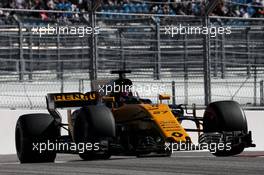 Nico Hulkenberg (GER) Renault Sport F1 Team RS17. 29.04.2017. Formula 1 World Championship, Rd 4, Russian Grand Prix, Sochi Autodrom, Sochi, Russia, Qualifying Day.