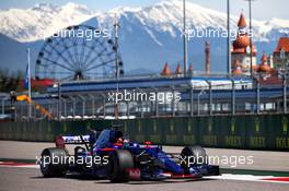 Daniil Kvyat (RUS) Scuderia Toro Rosso STR12. 29.04.2017. Formula 1 World Championship, Rd 4, Russian Grand Prix, Sochi Autodrom, Sochi, Russia, Qualifying Day.