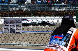 A marshal watches Lance Stroll (CDN) Williams FW40. 29.04.2017. Formula 1 World Championship, Rd 4, Russian Grand Prix, Sochi Autodrom, Sochi, Russia, Qualifying Day.