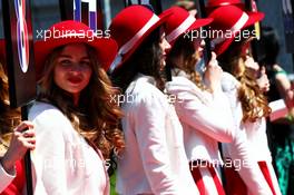 Grid girls on the drivers parade. 30.04.2017. Formula 1 World Championship, Rd 4, Russian Grand Prix, Sochi Autodrom, Sochi, Russia, Race Day.