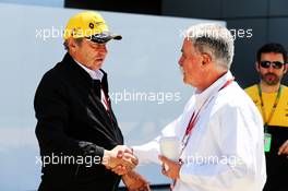 (L to R): Jerome Stoll (FRA) Renault Sport F1 President with Chase Carey (USA) Formula One Group Chairman. 30.04.2017. Formula 1 World Championship, Rd 4, Russian Grand Prix, Sochi Autodrom, Sochi, Russia, Race Day.