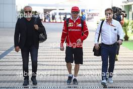 Kimi Raikkonen (FIN) Scuderia Ferrari and Mika Salo (FIN), FIA 30.04.2017. Formula 1 World Championship, Rd 4, Russian Grand Prix, Sochi Autodrom, Sochi, Russia, Race Day.