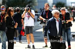 Bernie Ecclestone (GBR) with his wife Fabiana Flosi (BRA). 30.04.2017. Formula 1 World Championship, Rd 4, Russian Grand Prix, Sochi Autodrom, Sochi, Russia, Race Day.
