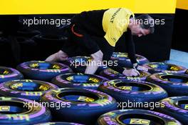Renault Sport F1 Team mechanic with Pirelli tyres. 27.04.2017. Formula 1 World Championship, Rd 4, Russian Grand Prix, Sochi Autodrom, Sochi, Russia, Preparation Day.