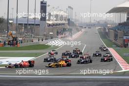 Race 1, Start of the race 15.04.2017. FIA Formula 2 Championship, Rd 1, Sakhir, Bahrain, Saturday.