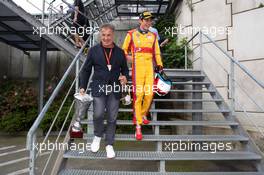 Race 2, Giuliano Alesi (FRA) Trident race winner with his father Jean Alesi (FRA) 27.08.2017. GP3 Series, Rd 5, Spa-Francorchamps, Belgium, Sunday.