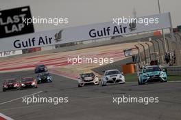 Race 1, Jean-Karl Vernay Volkswagen Golf GTI TCR Leopard Racing Team WRT, Dusan Borkovic (SRB) Alfa Romeo Giulietta TCR, GE-Force, Pierre-Yves Corthals (BEL) Opel Astra TCR, DG Sport Competition 15.04.2017. TCR International Series, Rd 2, Sakhir, Bahrain, Saturday.