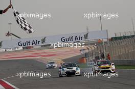 Race 1, Mat'o Homola (SVK) Opel Astra TCR, DG Sport Competition , Attila Tassi (HUN)  Honda Civic TCR, BM1RA 15.04.2017. TCR International Series, Rd 2, Sakhir, Bahrain, Saturday.