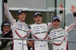 (L to R): Race winners Brendon Hartley (NZL); Earl Bamber (NZL); and Timo Bernhard (GER) #02 Porsche LMP Team, Porsche 919 Hybrid, celebrate on the podium. 03.09.2017. FIA World Endurance Championship, Rd 5, 6 Hours of Mexico, Mexico City, Mexico.
