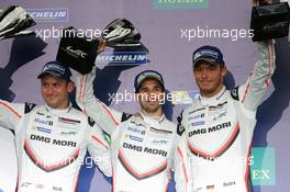 (L to R): Nick Tandy (GBR); Neel Jani (SUI); and Andre Lotterer (GER), #01 Porsche LMP Team, Porsche 919 Hybrid, celebrate their second position on the podium. 03.09.2017. FIA World Endurance Championship, Rd 5, 6 Hours of Mexico, Mexico City, Mexico.