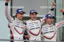 (L to R): Race winners Brendon Hartley (NZL); Earl Bamber (NZL); and Timo Bernhard (GER) #02 Porsche LMP Team, Porsche 919 Hybrid, celebrate on the podium. 03.09.2017. FIA World Endurance Championship, Rd 5, 6 Hours of Mexico, Mexico City, Mexico.