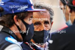 Alain Prost (FRA) Alpine F1 Team Non-Executive Director with Fernando Alonso (ESP) Alpine F1 Team on the grid. 28.03.2021. Formula 1 World Championship, Rd 1, Bahrain Grand Prix, Sakhir, Bahrain, Race Day.