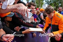 Oscar Piastri (AUS) McLaren with fans. 01.04.2023. Formula 1 World Championship, Rd 3, Australian Grand Prix, Albert Park, Melbourne, Australia, Qualifying Day.