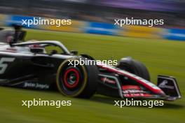 Kevin Magnussen (DEN) Haas VF-23 runs wide. 01.04.2023. Formula 1 World Championship, Rd 3, Australian Grand Prix, Albert Park, Melbourne, Australia, Qualifying Day.
