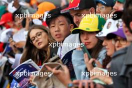 Circuit atmosphere - fans. 01.04.2023. Formula 1 World Championship, Rd 3, Australian Grand Prix, Albert Park, Melbourne, Australia, Qualifying Day.