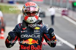 Max Verstappen (NLD) Red Bull Racing celebrates his pole position in qualifying parc ferme. 30.06.2023. Formula 1 World Championship, Rd 10, Austrian Grand Prix, Spielberg, Austria, Qualifying Day.