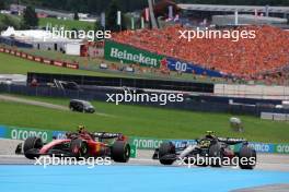 Carlos Sainz Jr (ESP) Ferrari SF-23 and Lewis Hamilton (GBR) Mercedes AMG F1 W14 battle for position. 02.07.2023. Formula 1 World Championship, Rd 10, Austrian Grand Prix, Spielberg, Austria, Race Day.