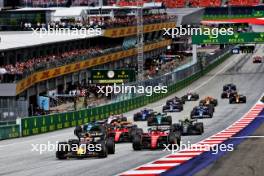 Max Verstappen (NLD) Red Bull Racing RB19 leads at the start of the race. 02.07.2023. Formula 1 World Championship, Rd 10, Austrian Grand Prix, Spielberg, Austria, Race Day.