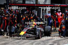 Sergio Perez (MEX) Red Bull Racing RB19 makes a pit stop. 02.07.2023. Formula 1 World Championship, Rd 10, Austrian Grand Prix, Spielberg, Austria, Race Day.