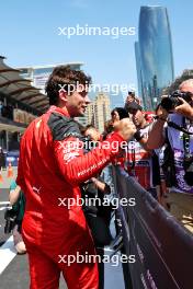 Charles Leclerc (MON) Ferrari celebrates winning Sprint Shootout in parc ferme with the team. 29.04.2023. Formula 1 World Championship, Rd 4, Azerbaijan Grand Prix, Baku Street Circuit, Azerbaijan, Sprint Day.