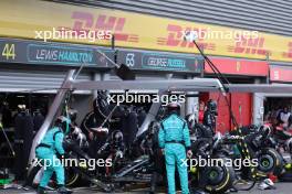 George Russell (GBR) Mercedes AMG F1 W14 makes a pit stop. 30.07.2023. Formula 1 World Championship, Rd 13, Belgian Grand Prix, Spa Francorchamps, Belgium, Race Day.