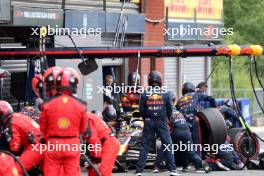 Sergio Perez (MEX) Red Bull Racing RB19 makes a pit stop. 30.07.2023. Formula 1 World Championship, Rd 13, Belgian Grand Prix, Spa Francorchamps, Belgium, Race Day.