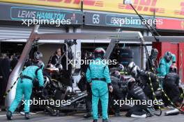 Lewis Hamilton (GBR) Mercedes AMG F1 W14 makes a pit stop. 30.07.2023. Formula 1 World Championship, Rd 13, Belgian Grand Prix, Spa Francorchamps, Belgium, Race Day.