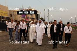 (L to R): Stefano Domenicali (ITA) Formula One President and CEO with Crown Prince Shaikh Salman bin Isa Hamad Al Khalifa (BRN) and Mohammed Bin Sulayem (UAE) FIA President on the grid. 05.03.2023. Formula 1 World Championship, Rd 1, Bahrain Grand Prix, Sakhir, Bahrain, Race Day.