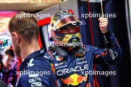 Max Verstappen (NLD) Red Bull Racing celebrates his pole position in the pits. 03.11.2023. Formula 1 World Championship, Rd 21, Brazilian Grand Prix, Sao Paulo, Brazil, Qualifying Day.