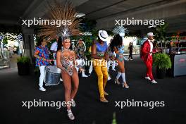 Paddock atmosphere - dancers. 05.11.2023. Formula 1 World Championship, Rd 21, Brazilian Grand Prix, Sao Paulo, Brazil, Race Day.