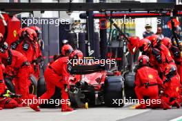 Carlos Sainz Jr (ESP) Ferrari SF-23 makes a pit stop. 18.06.2023. Formula 1 World Championship, Rd 9, Canadian Grand Prix, Montreal, Canada, Race Day.