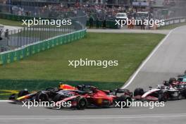 Sergio Perez (MEX) Red Bull Racing RB19 and Carlos Sainz Jr (ESP) Ferrari SF-23 battle for position at the start of the race. 18.06.2023. Formula 1 World Championship, Rd 9, Canadian Grand Prix, Montreal, Canada, Race Day.
