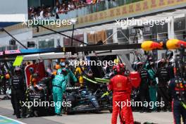 George Russell (GBR) Mercedes AMG F1 W14 makes a pit stop to fix damage. 18.06.2023. Formula 1 World Championship, Rd 9, Canadian Grand Prix, Montreal, Canada, Race Day.