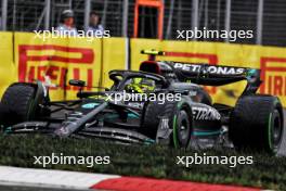 Lewis Hamilton (GBR) Mercedes AMG F1 W14 runs wide. 17.06.2023. Formula 1 World Championship, Rd 9, Canadian Grand Prix, Montreal, Canada, Qualifying Day.