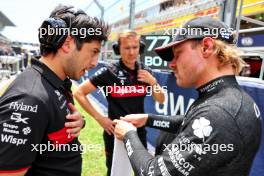 (L to R): Alexander Chan, Alfa Romeo F1 Team Race Engineer; Antti Vierula (FIN) Personal Trainer; and Valtteri Bottas (FIN) Alfa Romeo F1 Team, on the grid. 04.06.2023. Formula 1 World Championship, Rd 8, Spanish Grand Prix, Barcelona, Spain, Race Day.