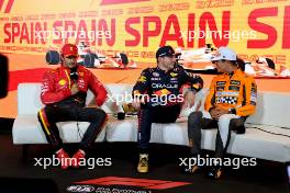 (L to R): Carlos Sainz Jr (ESP) Ferrari; Max Verstappen (NLD) Red Bull Racing; and Lando Norris (GBR) McLaren, in the post qualifying FIA Press Conference. 03.06.2023. Formula 1 World Championship, Rd 8, Spanish Grand Prix, Barcelona, Spain, Qualifying Day.