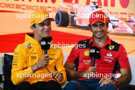 (L to R): Lando Norris (GBR) McLaren and Carlos Sainz Jr (ESP) Ferrari in the FIA Press Conference. 01.06.2023. Formula 1 World Championship, Rd 8, Spanish Grand Prix, Barcelona, Spain, Preparation Day.