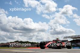 Carlos Sainz Jr (ESP) Ferrari SF-23 on the grid. 09.07.2023. Formula 1 World Championship, Rd 11, British Grand Prix, Silverstone, England, Race Day.
