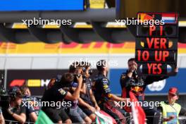Red Bull Racing celebrate 10 wins in a row for Max Verstappen (NLD) Red Bull Racing. 03.09.2023. Formula 1 World Championship, Rd 15, Italian Grand Prix, Monza, Italy, Race Day.