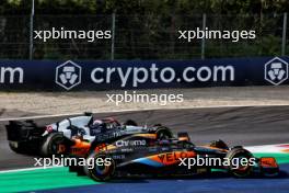 Oscar Piastri (AUS) McLaren MCL60 and Liam Lawson (NZL) AlphaTauri AT04 battle for position. 03.09.2023. Formula 1 World Championship, Rd 15, Italian Grand Prix, Monza, Italy, Race Day.