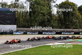 Carlos Sainz Jr (ESP) Ferrari SF-23 leads at the start of the race. 03.09.2023. Formula 1 World Championship, Rd 15, Italian Grand Prix, Monza, Italy, Race Day.