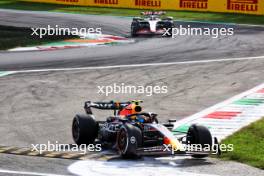 Sergio Perez (MEX) Red Bull Racing RB19 runs wide. 03.09.2023. Formula 1 World Championship, Rd 15, Italian Grand Prix, Monza, Italy, Race Day.