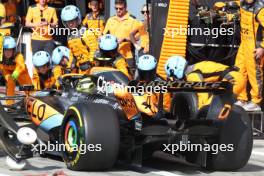 Lando Norris (GBR) McLaren MCL60 makes a pit stop. 03.09.2023. Formula 1 World Championship, Rd 15, Italian Grand Prix, Monza, Italy, Race Day.