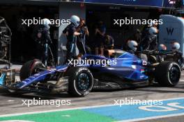Alexander Albon (THA) Williams Racing FW45 makes a pit stop. 03.09.2023. Formula 1 World Championship, Rd 15, Italian Grand Prix, Monza, Italy, Race Day.