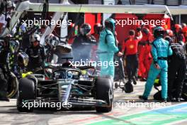 George Russell (GBR) Mercedes AMG F1 W14 makes a pit stop. 03.09.2023. Formula 1 World Championship, Rd 15, Italian Grand Prix, Monza, Italy, Race Day.