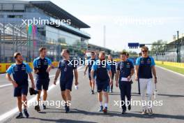 Alexander Albon (THA) Williams Racing walks the circuit with the team. 31.08.2023. Formula 1 World Championship, Rd 15, Italian Grand Prix, Monza, Italy, Preparation Day.