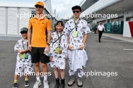 Oscar Piastri (AUS) McLaren with fans. 22.09.2023. Formula 1 World Championship, Rd 17, Japanese Grand Prix, Suzuka, Japan, Practice Day.