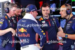 Max Verstappen (NLD) Red Bull Racing with Gianpiero Lambiase (ITA) Red Bull Racing Engineer on the grid. 24.09.2023. Formula 1 World Championship, Rd 17, Japanese Grand Prix, Suzuka, Japan, Race Day.