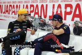 (L to R): Lando Norris (GBR) McLaren and Max Verstappen (NLD) Red Bull Racing in the post race FIA Press Conference. 24.09.2023. Formula 1 World Championship, Rd 17, Japanese Grand Prix, Suzuka, Japan, Race Day.